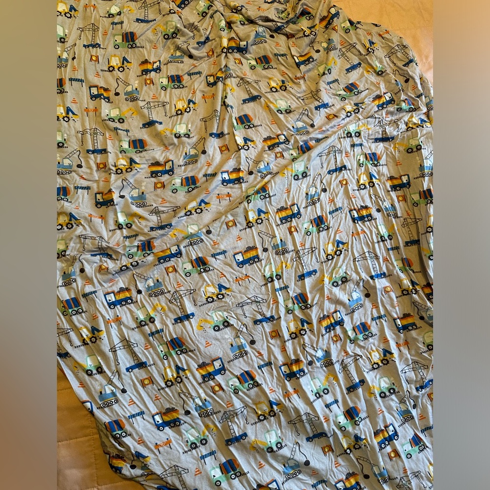 Bamboo construction print crib sheet